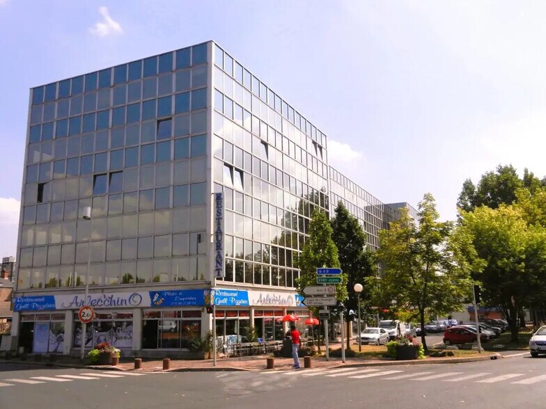 Bureau dans Évry-Courcouronnes à louer - Photo de l’immeuble – Image 2 sur 14