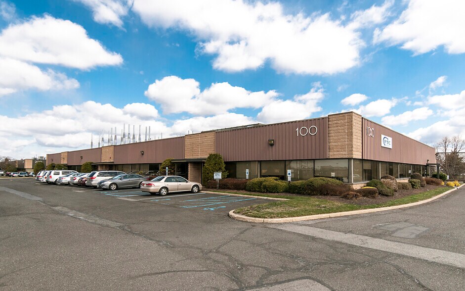 100 Corporate Ct, South Plainfield, NJ à louer - Photo de l’immeuble – Image 1 sur 2