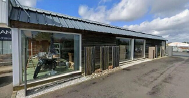 Plus de détails pour Local d'activités à louer