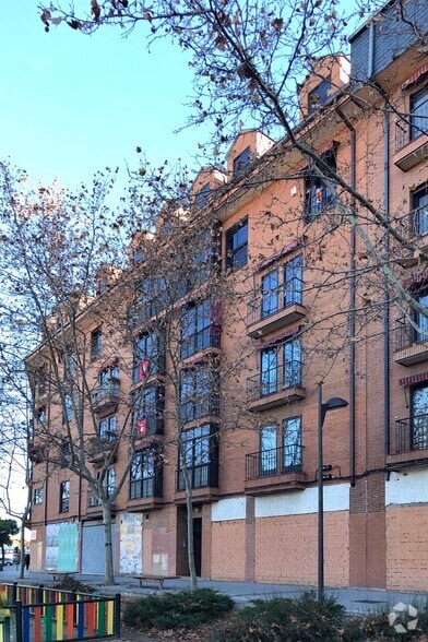 Immeuble residentiel dans Alcorcón, Madrid à vendre - Photo de l’immeuble – Image 2 sur 2