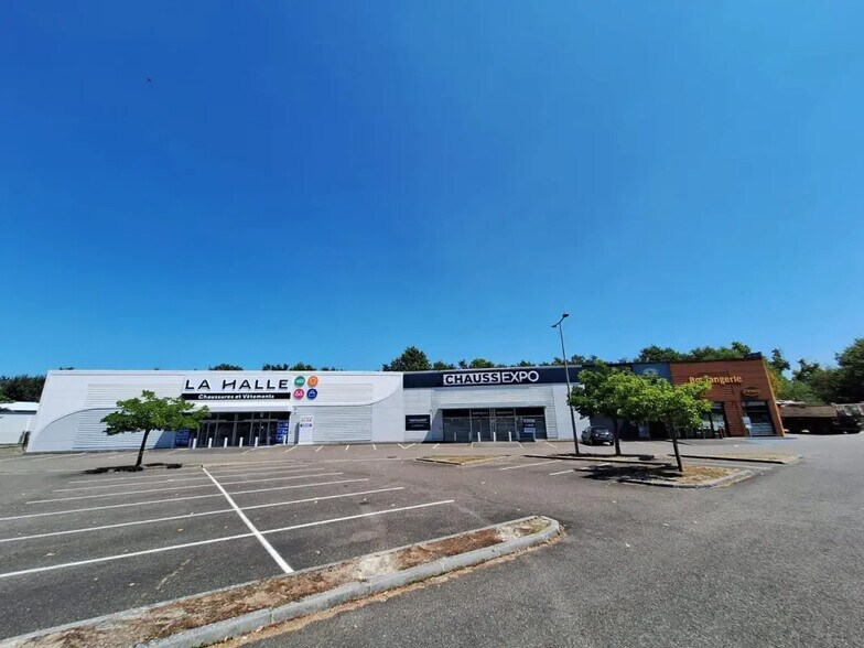 Local commercial dans AIRE-SUR-L'ADOUR à louer - Photo de l’immeuble – Image 1 sur 4