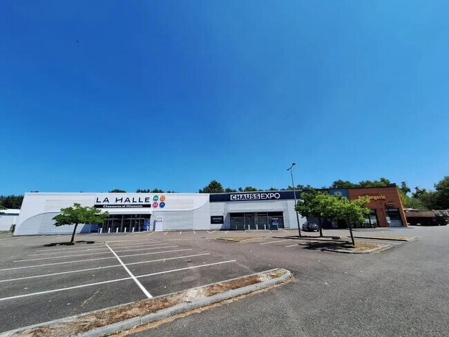 Plus de détails pour Local commercial à louer