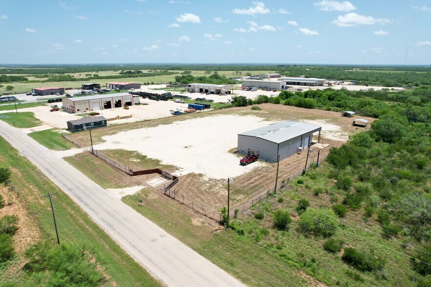 1273 County Road 429, Pleasanton, TX à louer - Aérien – Image 2 sur 8