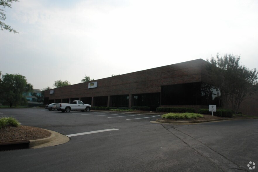 9125 Southern Pine Blvd, Charlotte, NC à louer - Photo principale – Image 1 sur 7