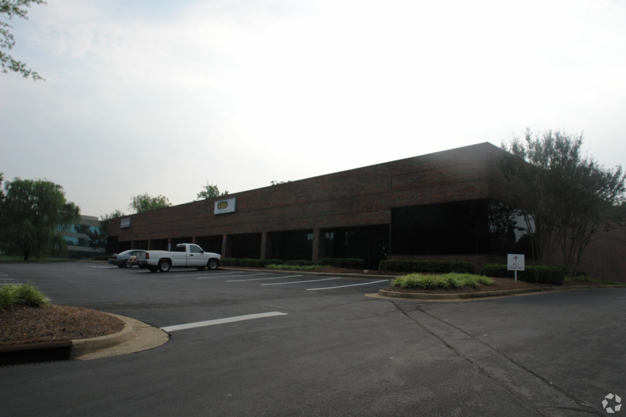 9125 Southern Pine Blvd, Charlotte, NC à louer Photo principale– Image 1 sur 8