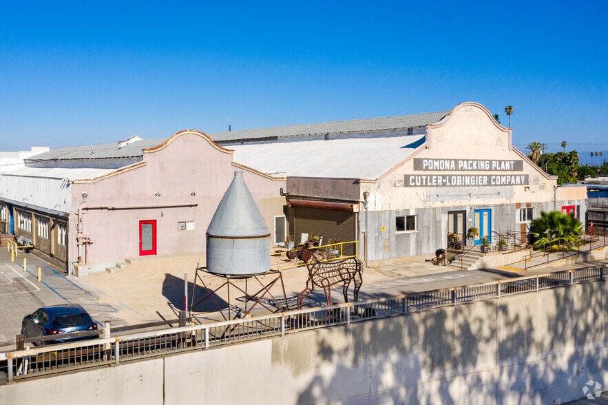 560 E Commercial St, Pomona, CA à louer - Photo principale – Image 3 sur 21