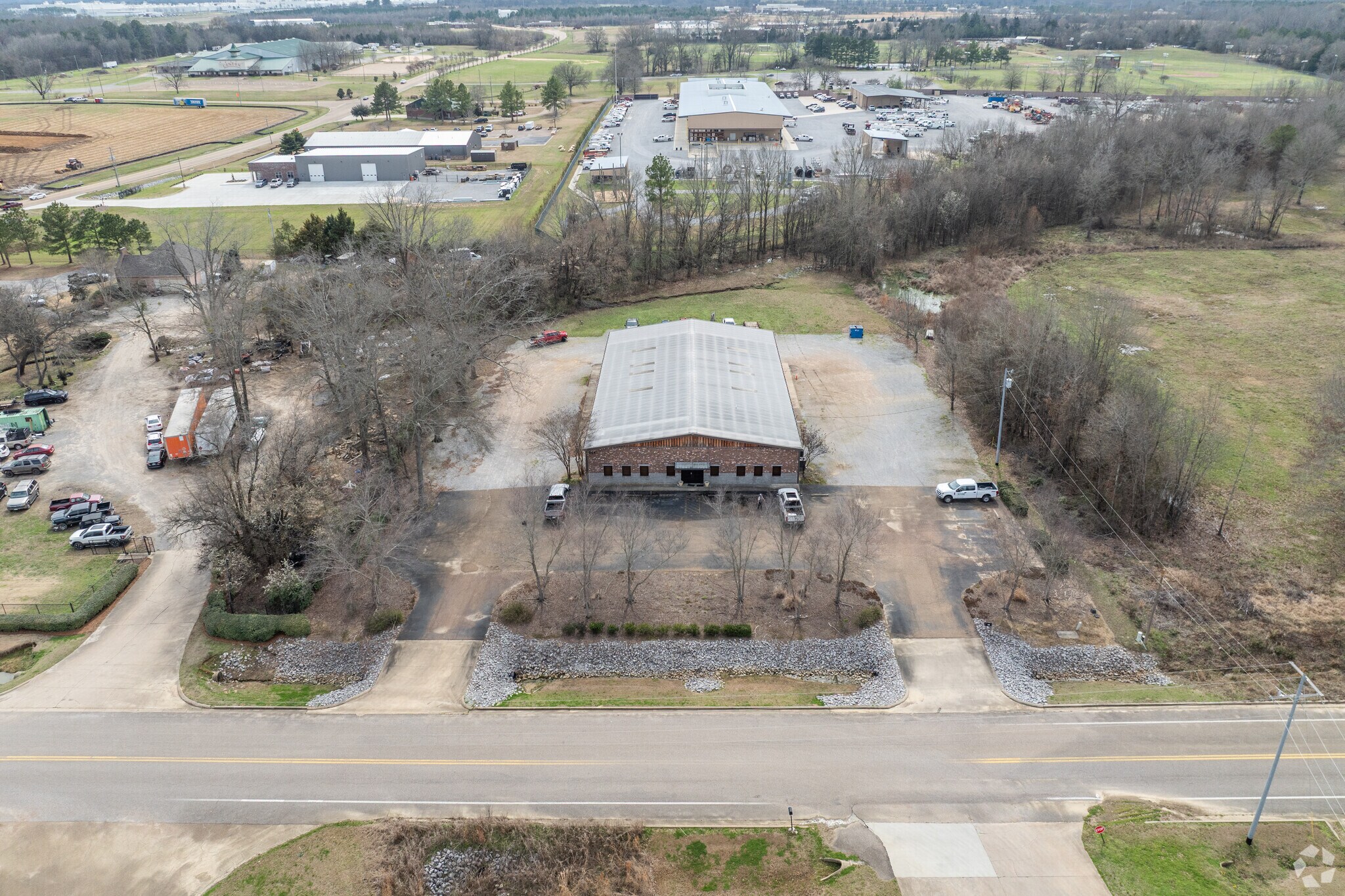238 Commercial Pky, Canton, MS à louer Photo principale– Image 1 sur 21