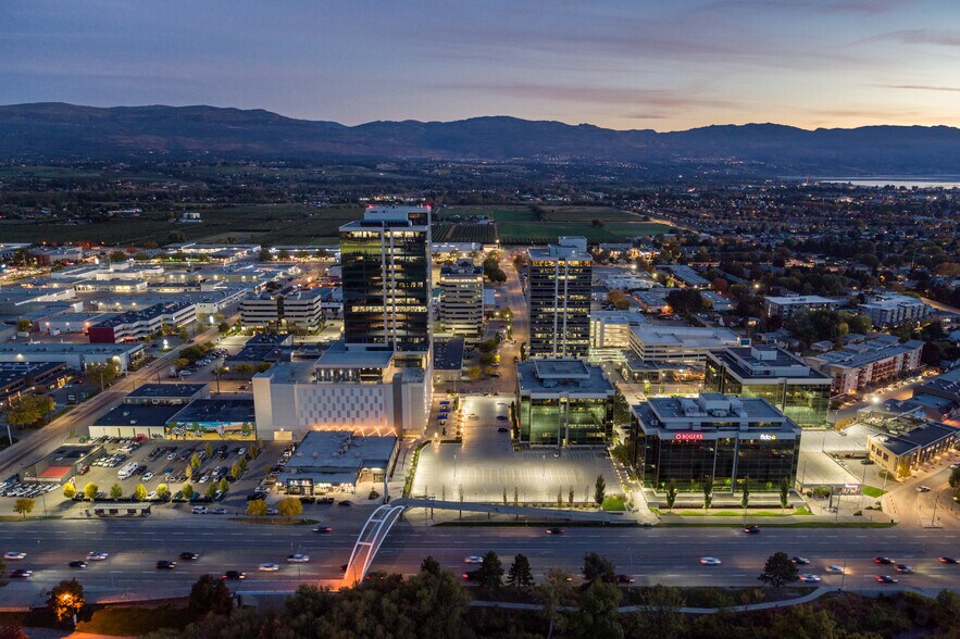 1700 Dickson Av, Kelowna, BC à louer - Photo de l’immeuble – Image 2 sur 4