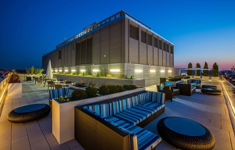 815 Connecticut Ave NW, Washington, DC à louer - Photo de l’immeuble – Image 2 sur 8