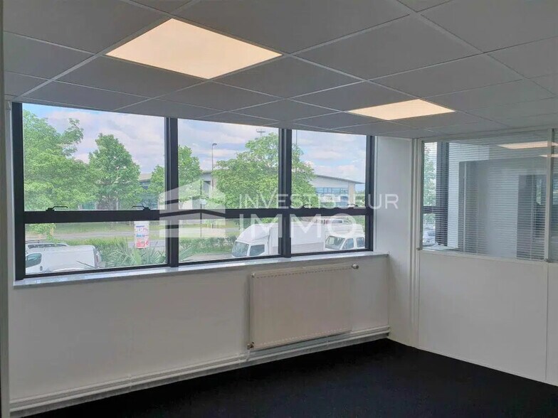 Bureau dans Champigny-sur-Marne à louer - Photo de l’immeuble – Image 3 sur 4