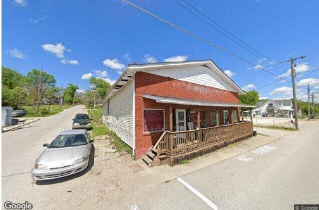 26 E Main St, Pekin, IN à vendre - Photo de l’immeuble – Image 2 sur 3