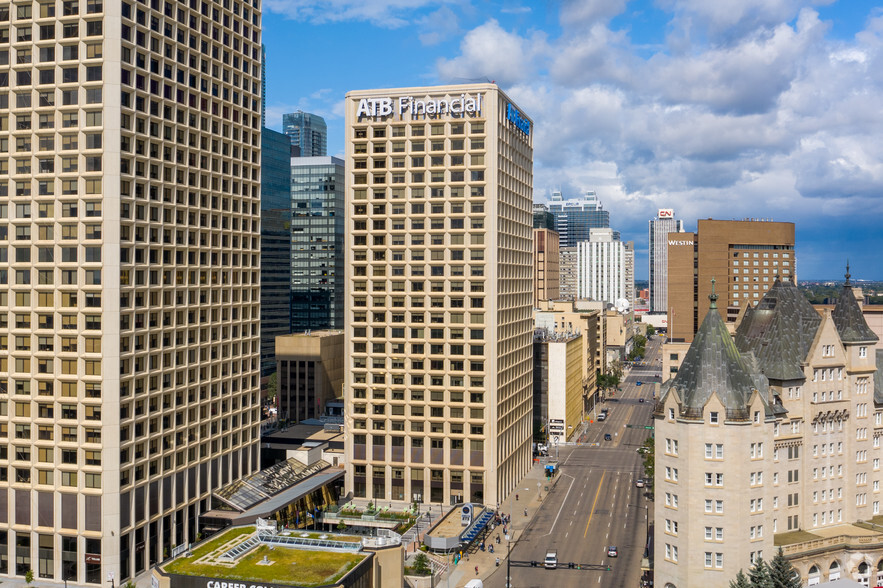 10025 Jasper Ave NW, Edmonton, AB à louer - Photo de l’immeuble – Image 2 sur 12