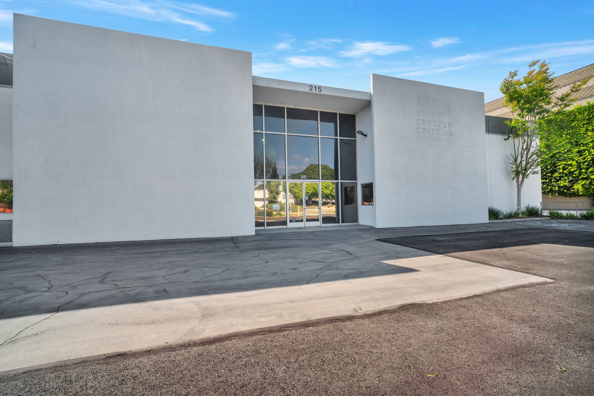 215 S Douglas St, El Segundo, CA à louer Photo intérieure– Image 1 sur 11