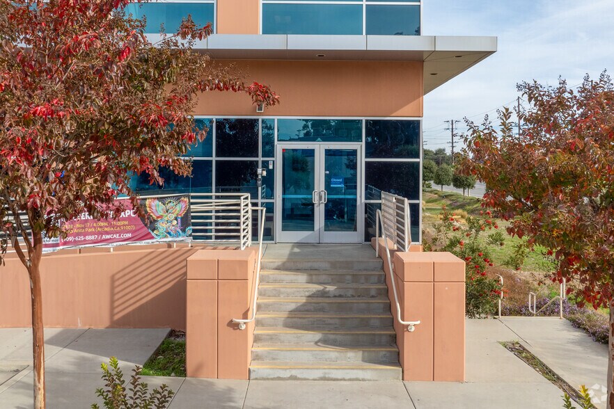5388 Arrow Hwy, Montclair, CA à vendre - Photo de l’immeuble – Image 2 sur 22