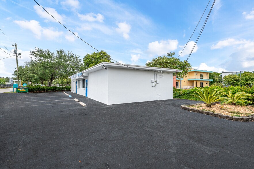 624 W State Road 84, Fort Lauderdale, FL à vendre - Photo de l’immeuble – Image 3 sur 12
