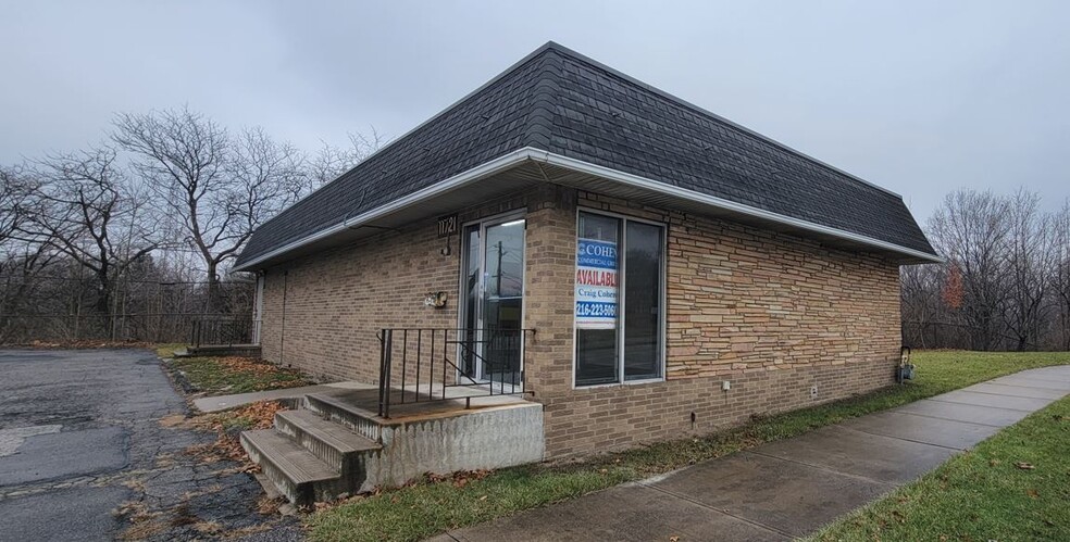 11721 Bellaire Rd, Cleveland, OH à louer - Photo de l’immeuble – Image 1 sur 2