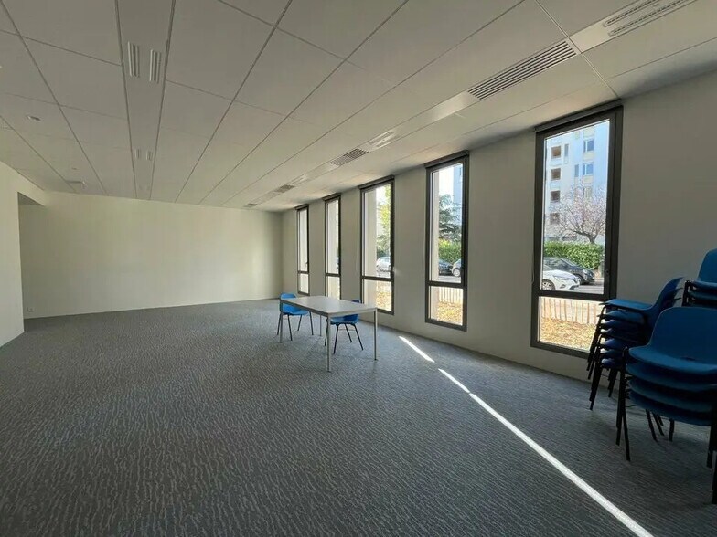 Bureau dans Villeurbanne à vendre - Photo de l’immeuble – Image 2 sur 8