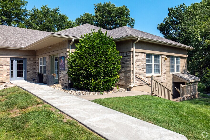 231-235 SW Noel St, Lee's Summit, MO à louer - Photo de l’immeuble – Image 2 sur 12