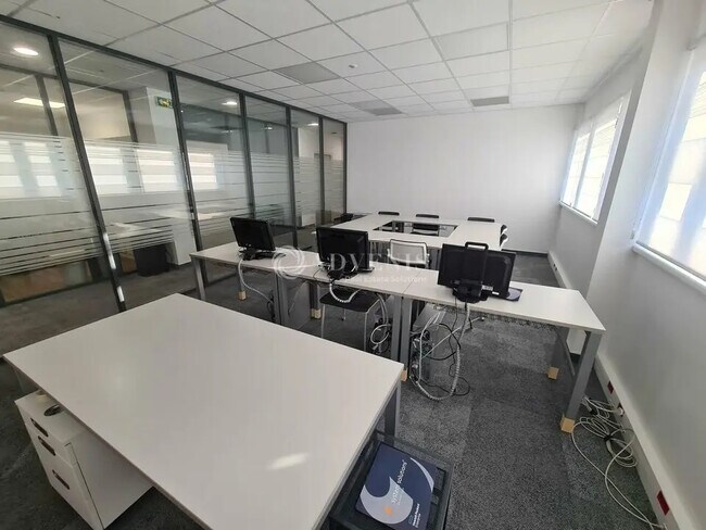 Plus de détails pour Bureau à vendre