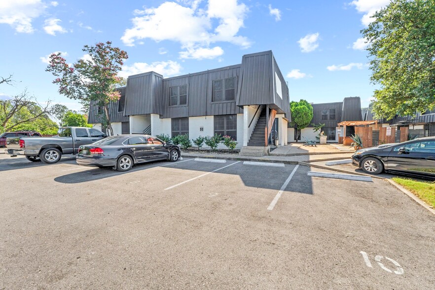 1720 Wooten Park Dr, Austin, TX à vendre - Photo de l’immeuble – Image 2 sur 9