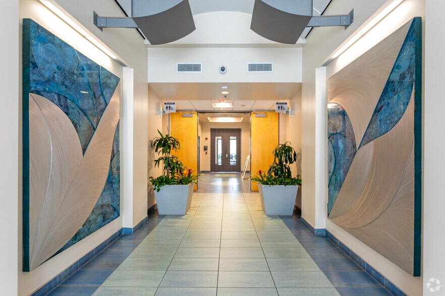 265 E River Park Cir, Fresno, CA à louer - Hall d’entrée – Image 2 sur 29