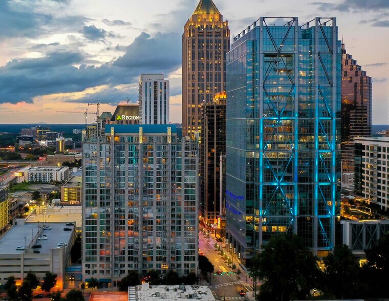 1080 W Peachtree St NW, Atlanta, GA à louer - Photo de l’immeuble – Image 1 sur 10