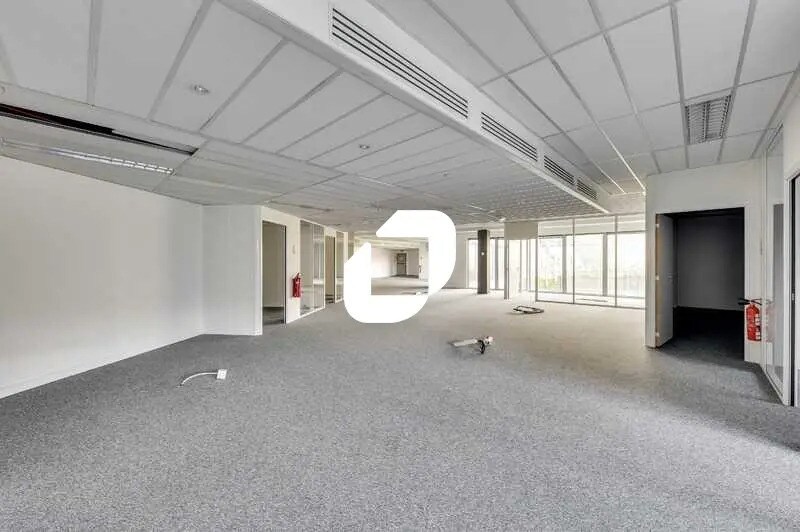 Bureau dans Saint-Denis à louer - Photo de l’immeuble – Image 3 sur 13