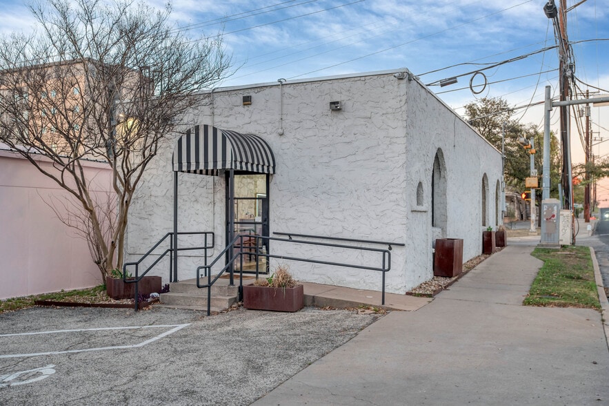 1001 W 34th St, Austin, TX à louer - Photo de l’immeuble – Image 2 sur 22
