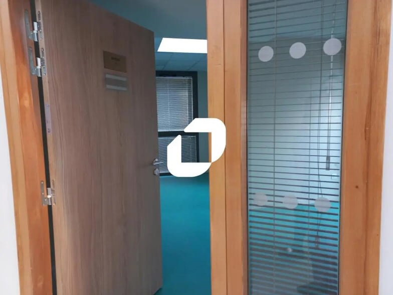 Bureau dans Roubaix à louer - Photo de l’immeuble – Image 2 sur 13