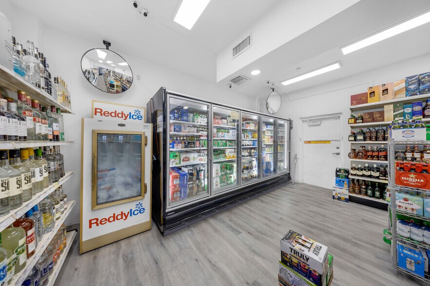 2597 SW 37th Ave, Miami, FL à vendre - Photo de l’immeuble – Image 3 sur 50