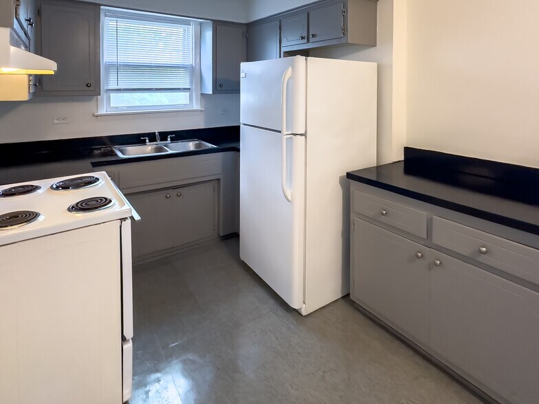 1025 W Vermont St, Calumet Park, IL à vendre - Photo de l’immeuble – Image 3 sur 31