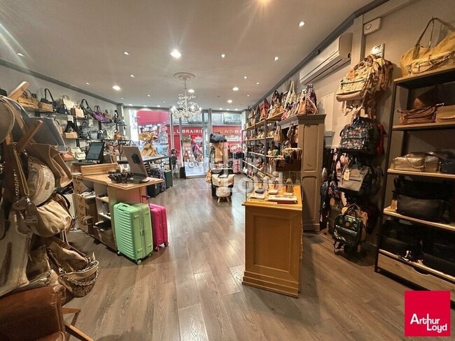Plus de détails pour Local commercial à louer