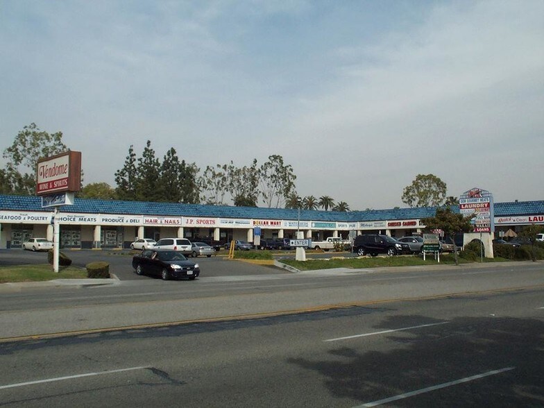 3125-3145 Yorba Linda Blvd, Fullerton, CA à louer - Photo de l’immeuble – Image 2 sur 7