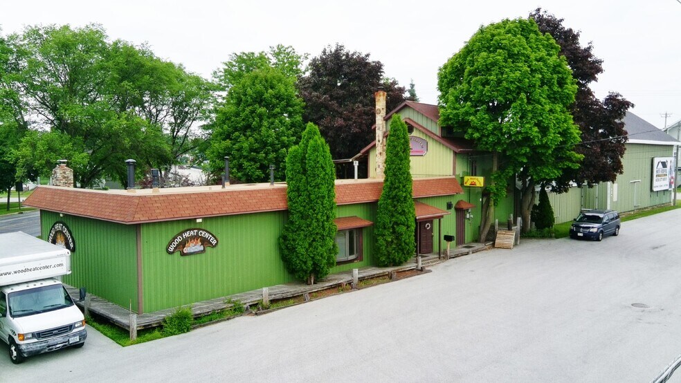 212 Janesville Ave, Fort Atkinson, WI à vendre - Photo de l’immeuble – Image 2 sur 10