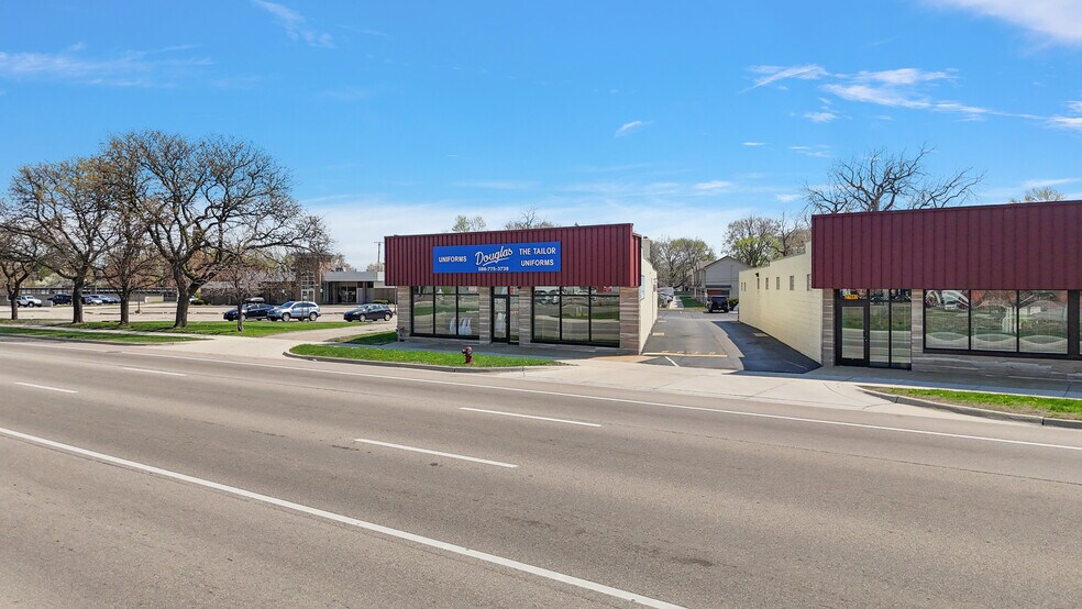 27920 Gratiot Ave, Roseville, MI à vendre - Photo de l’immeuble – Image 2 sur 4