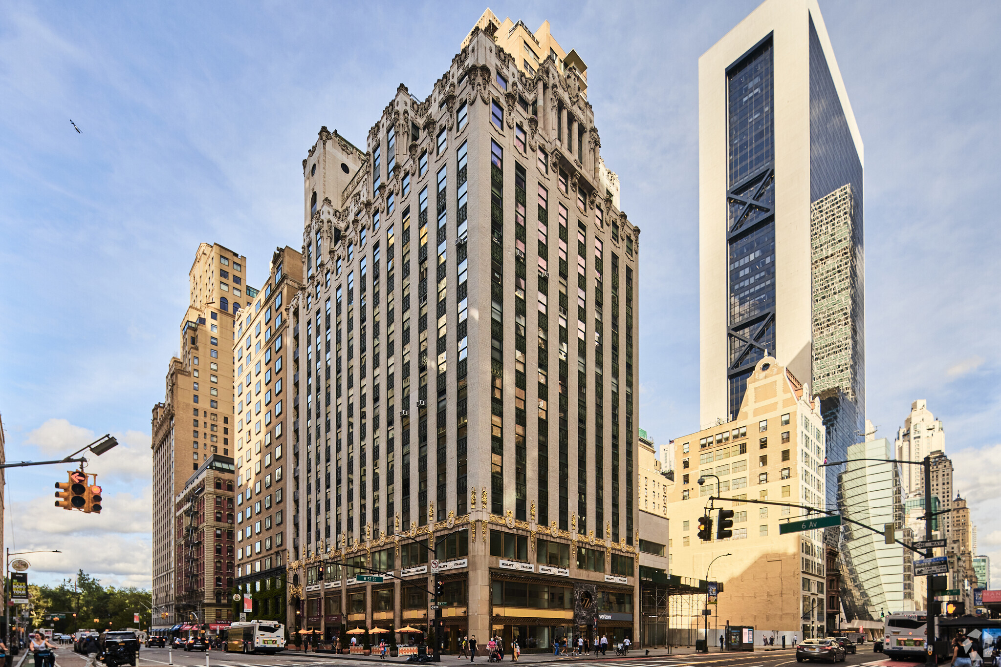 57 W 57th St, New York, NY à louer Photo de l’immeuble– Image 1 sur 6