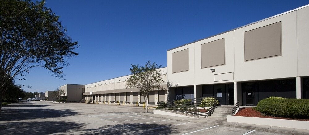 2901 Titan Row, Orlando, FL à louer Photo de l’immeuble– Image 1 sur 9