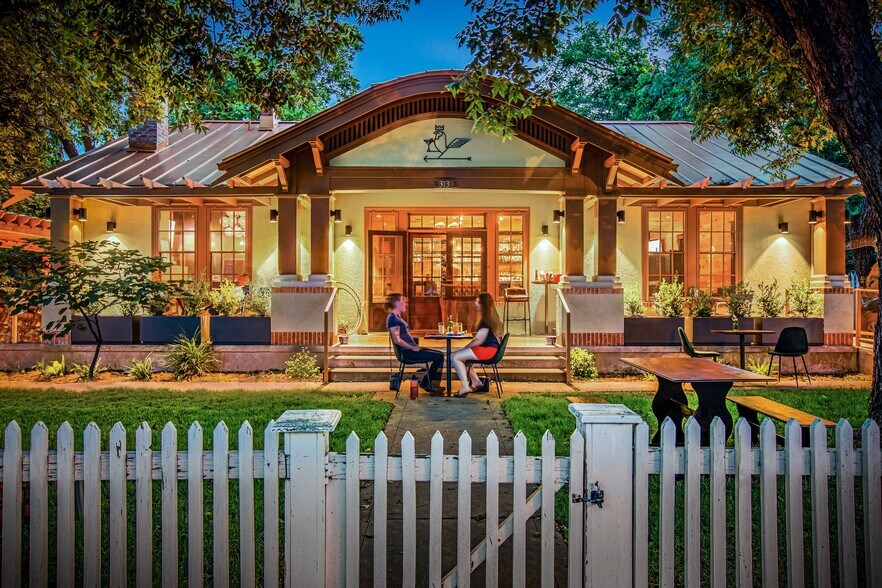 313 E San Antonio St, Fredericksburg, TX à vendre - Photo de l’immeuble – Image 2 sur 4