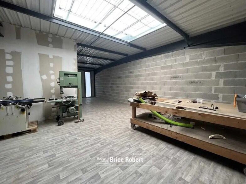 Local d’activités dans Corbas à louer - Photo de l’immeuble – Image 3 sur 5