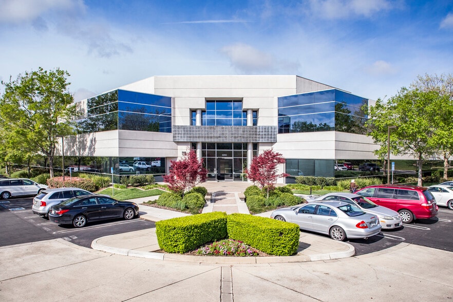 2250 Douglas Blvd, Roseville, CA à louer - Photo principale – Image 1 sur 1