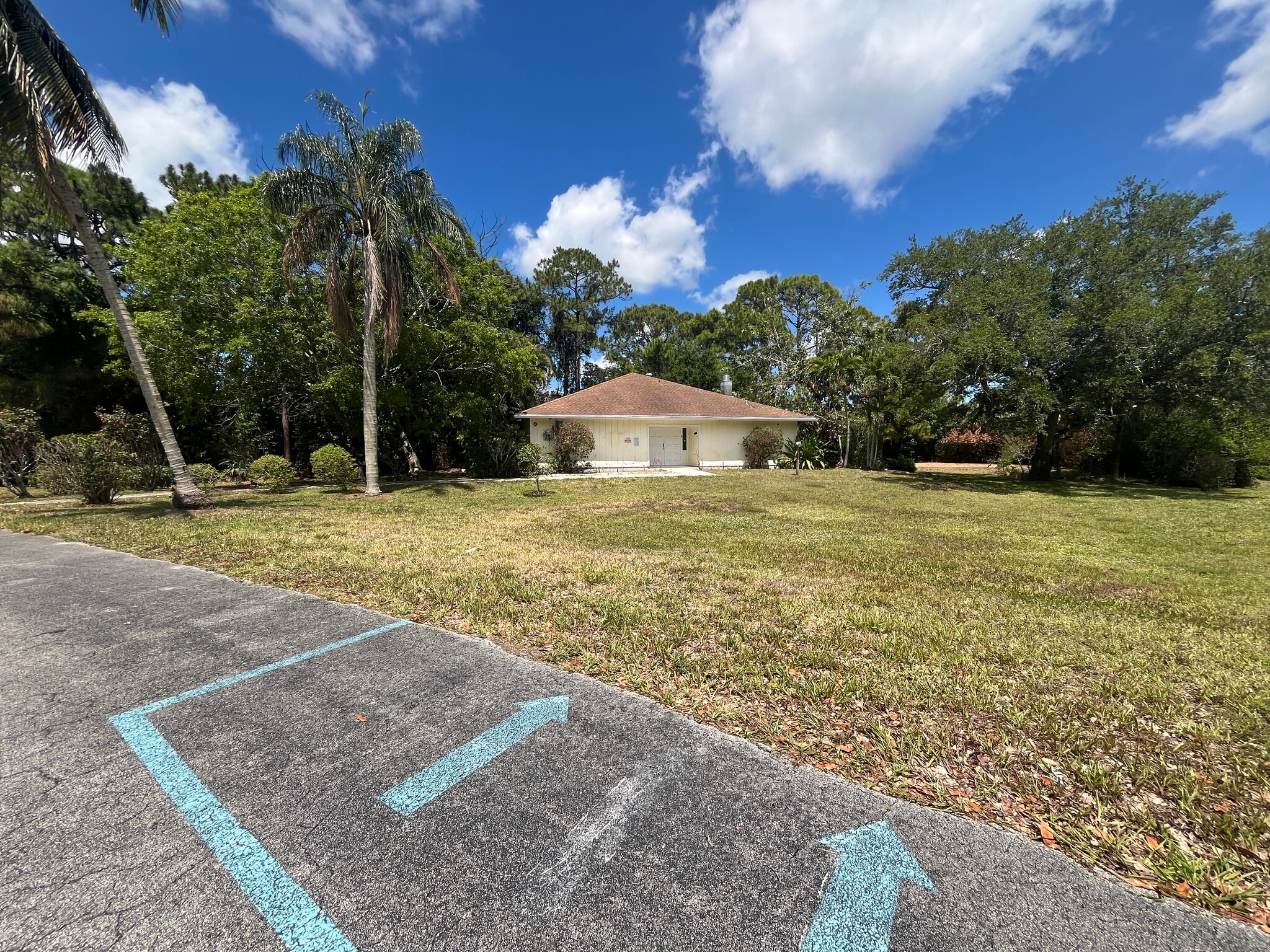 550 Bush Rd, Jupiter, FL à louer Photo de l’immeuble– Image 1 sur 18
