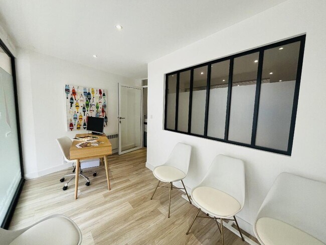 Plus de détails pour Local commercial à vendre