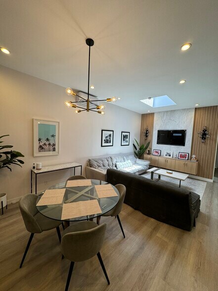 7416 S Western Ave, Los Angeles, CA à vendre - Photo de l’immeuble – Image 3 sur 25