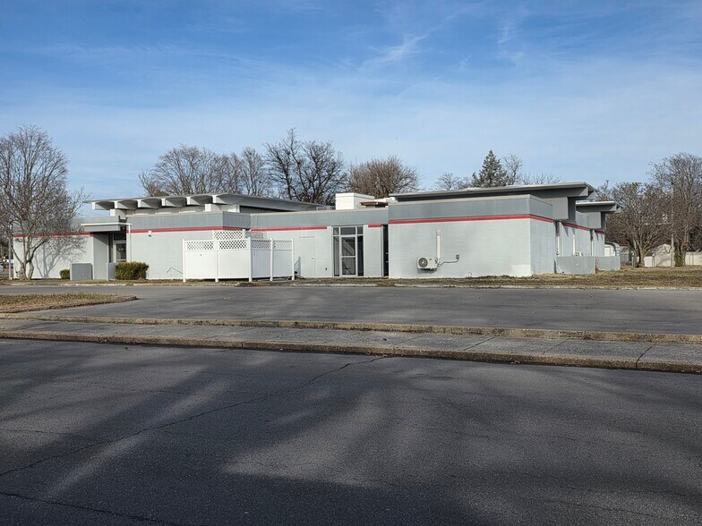 210 S Kingshighway St, Sikeston, MO à louer - Photo de l’immeuble – Image 2 sur 21