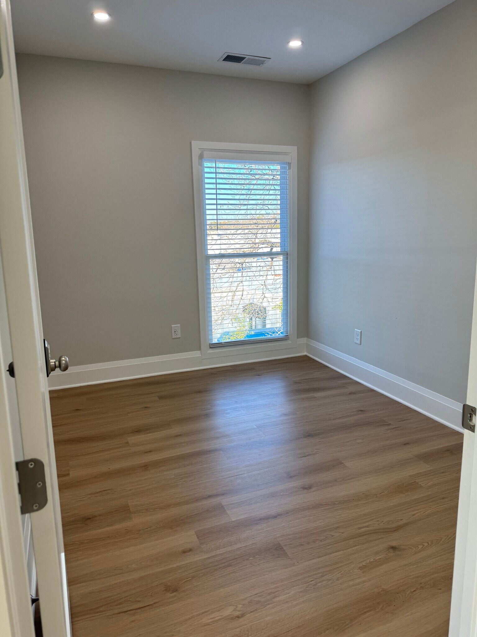 610 Colonial Park Dr, Roswell, GA à louer Photo de l’immeuble– Image 1 sur 1