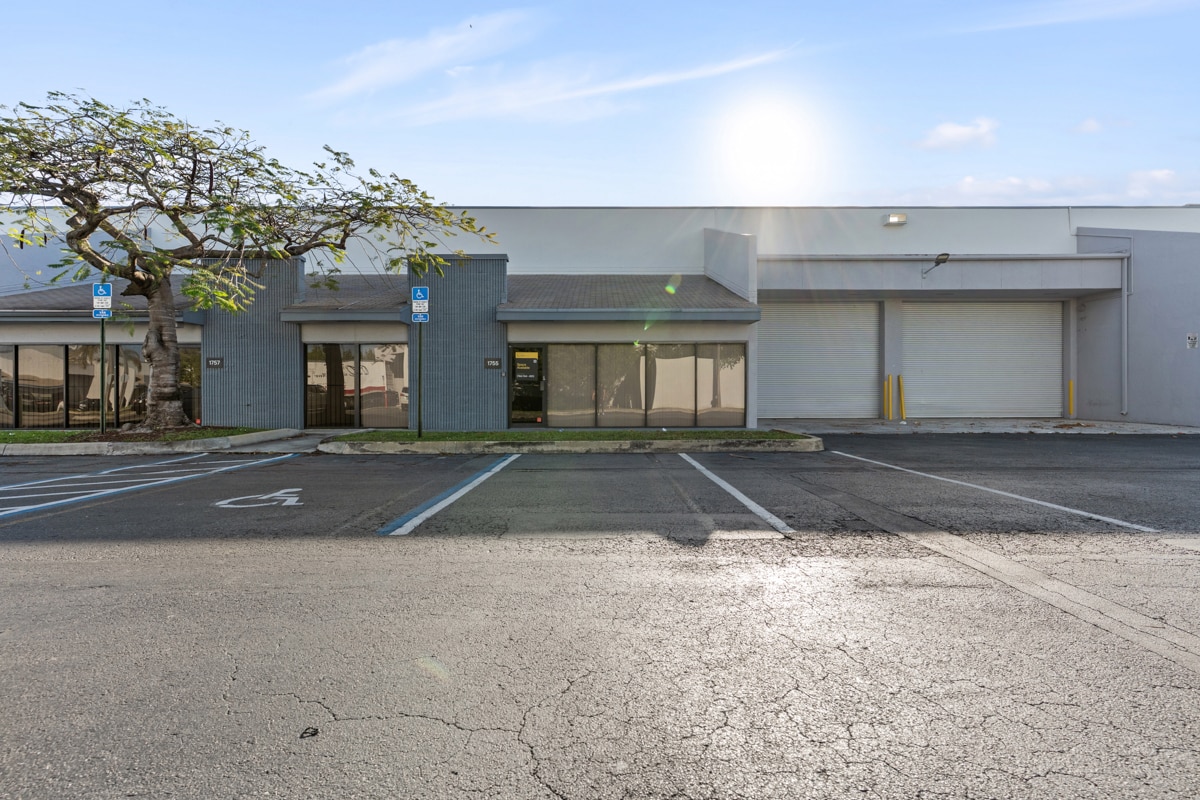7950-7966 NW 14th St, Miami, FL à louer Photo de l’immeuble– Image 1 sur 8