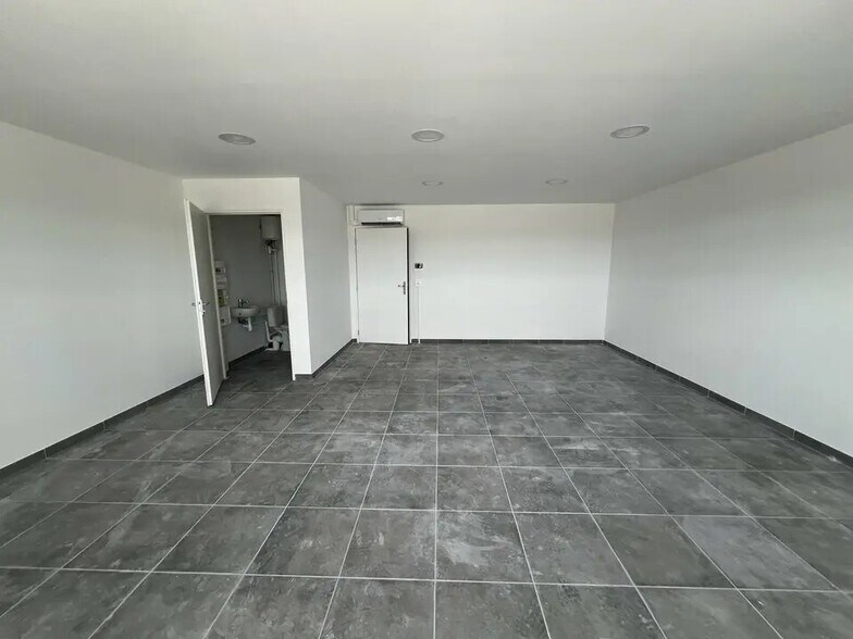 Bureau dans Mazan à louer - Photo intérieure – Image 2 sur 5