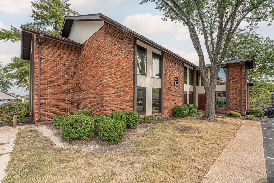 261 Clarkson Executive Park, Ellisville, MO à vendre - Photo de l’immeuble – Image 2 sur 13