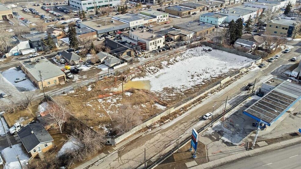 5332 2nd St SW, Calgary, AB à vendre - Photo de l’immeuble – Image 3 sur 5