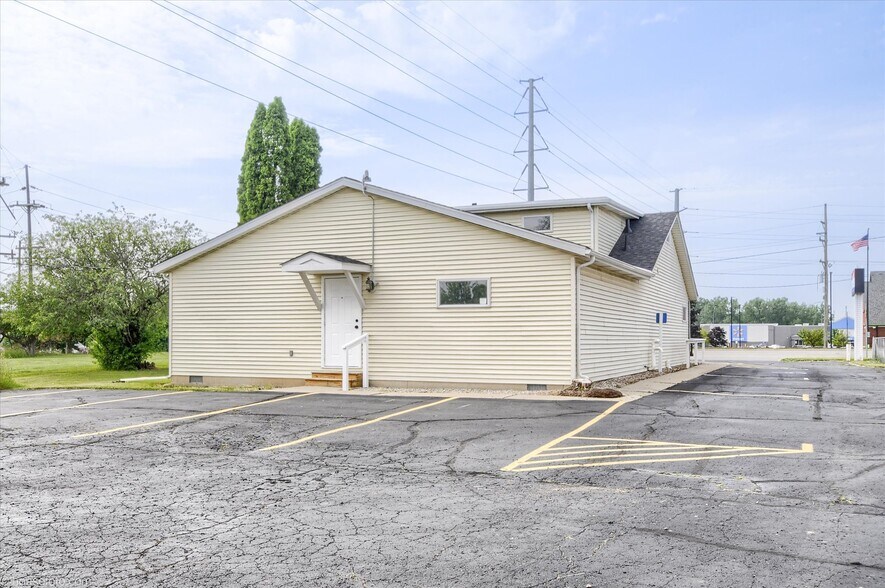 520 Imlay City Rd, Lapeer, MI à vendre - Photo de l’immeuble – Image 3 sur 38